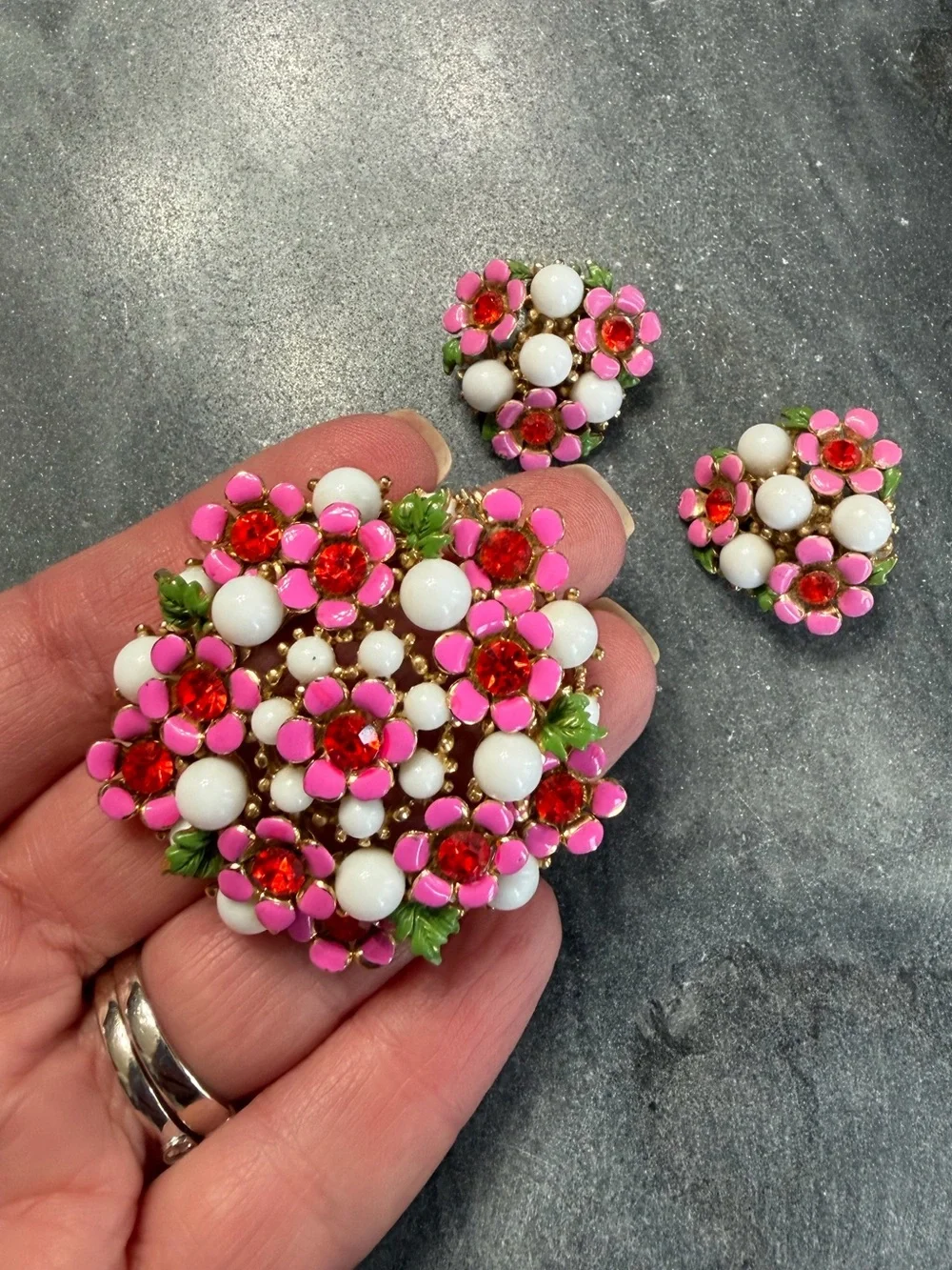 Vintage Pink Flower Power Beaded Brooch Rhinestone Clip On Earrings Set